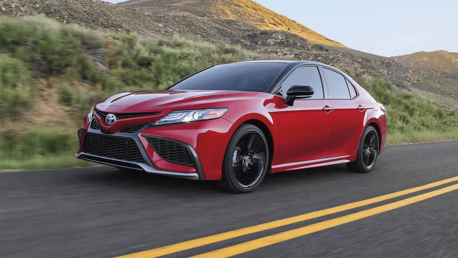Toyota Camry XLE Hybrid 2024